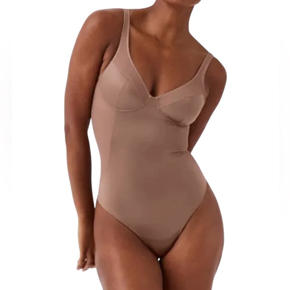 NWT SPANX SHAPING THONG BODYSUIT - Picture 1 of 6